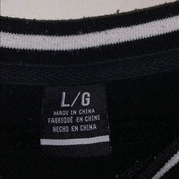 Black & White Sweater - Picture 4 of 4